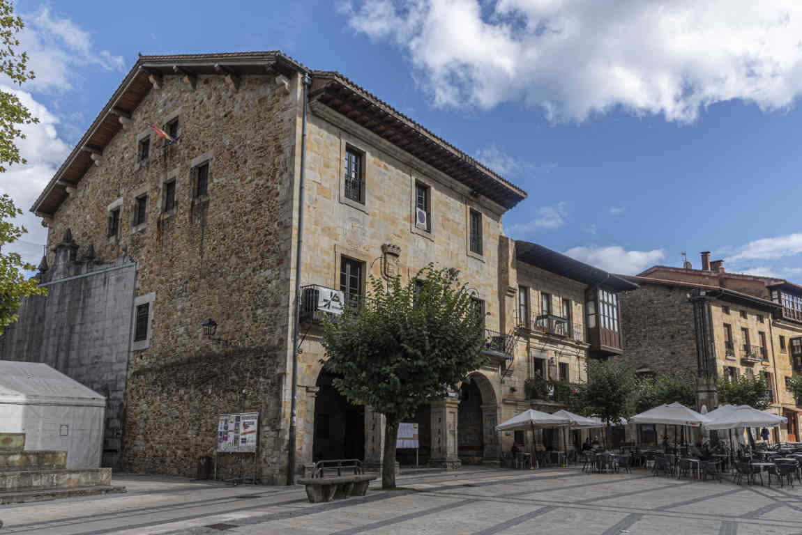 Vizcaya - Elorrio 03 - Casa Urkizu- Ayuntamiento.jpg